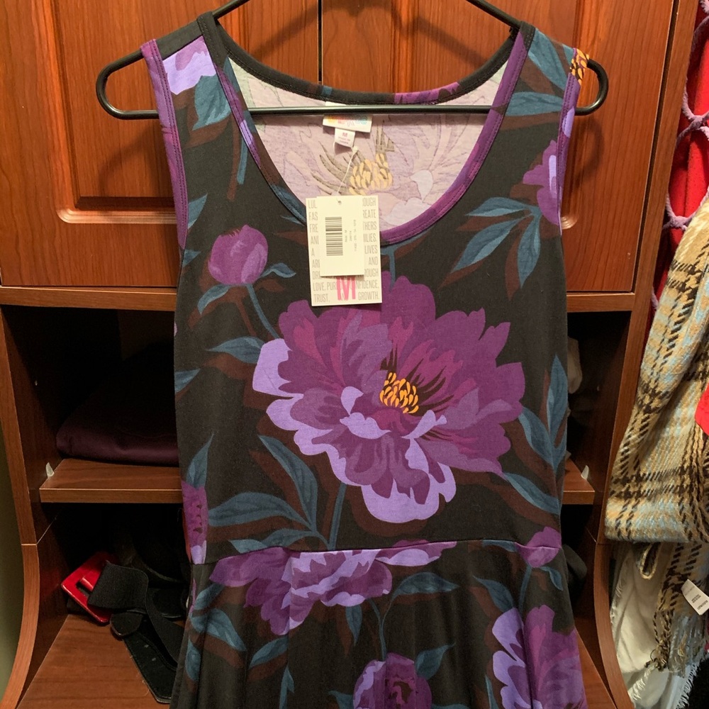 Stunning HTF Nicki size M